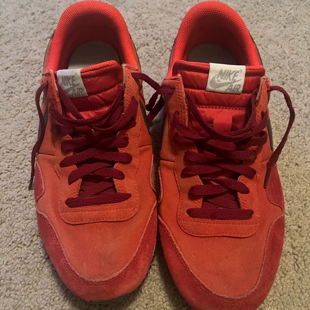 Red Nike Airs